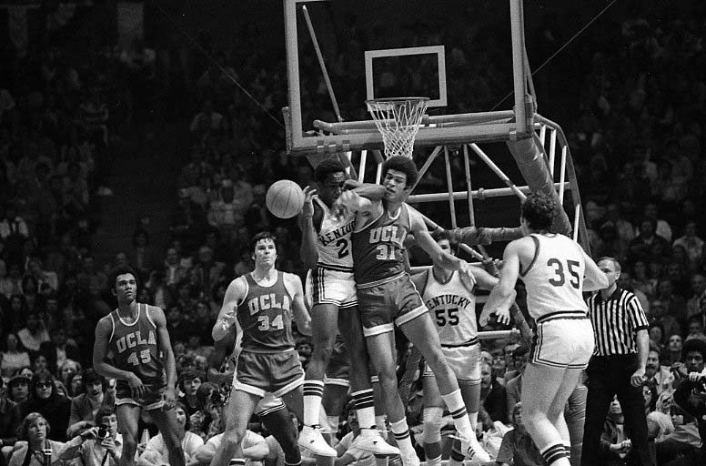 1975 UCLA Bruins JOHN WOODEN Glossy 8x10 Photo NCAA CHAMPIONS Poster Print 